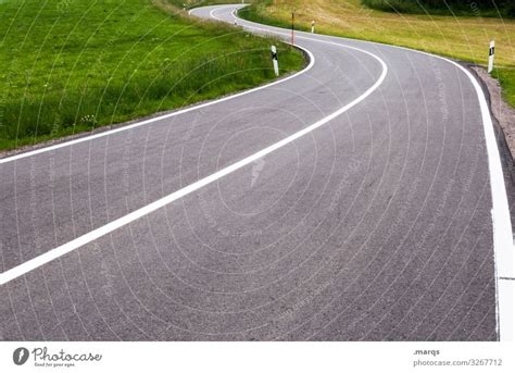 Kurve Straße Landstraße ein lizenzfreies Stock Foto von Photocase