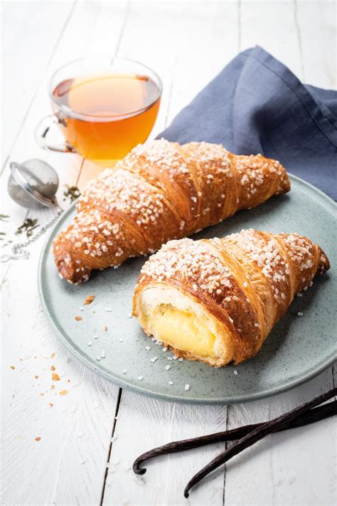 Croissant Relleno De Crema Pastelera Frozen Listo Para Cocinar