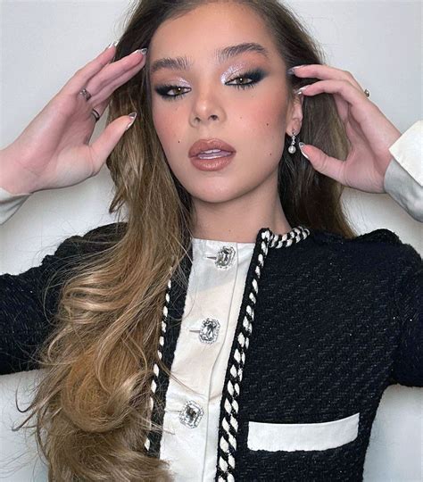 Hailee Steinfeld Nude Pics Porn Hot Scenes Scandal Planet