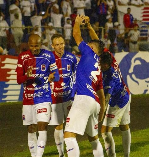 Paraná garante a primeira vitória no Paranaense embalado pela torcida