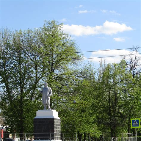 Lenin Monument (Kamensk-Shakhtinsky) - All You Need to Know BEFORE You Go