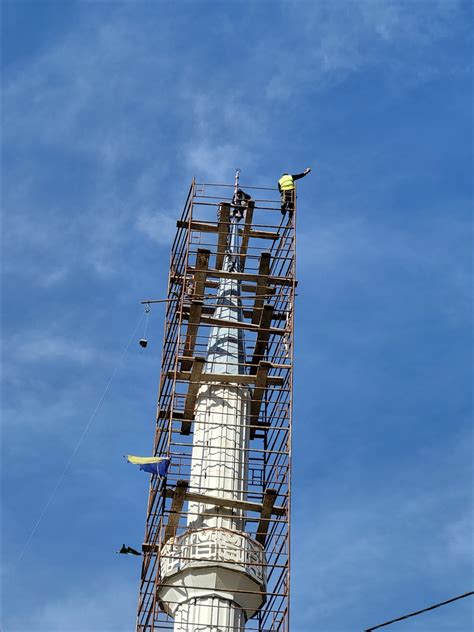 Postavljen alem na 22 džamiju koja se obnavlja u Srebrenici