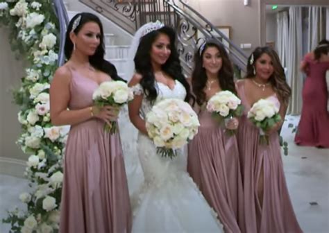 I'm Cringing At Snooki, JWoww, And Deena Being Booed At Angelina's Wedding