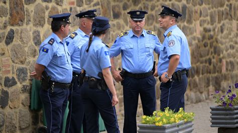 Srbin Iz Zve Ana Tu I E Kosovske Policajce Sa Prelaza Jarinje Zbog