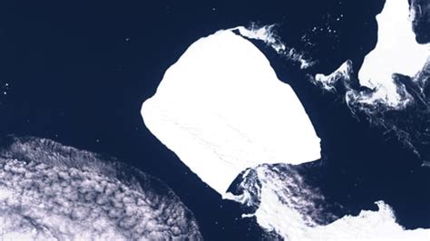 World's largest iceberg breaks free, heads toward Southern Ocean ...