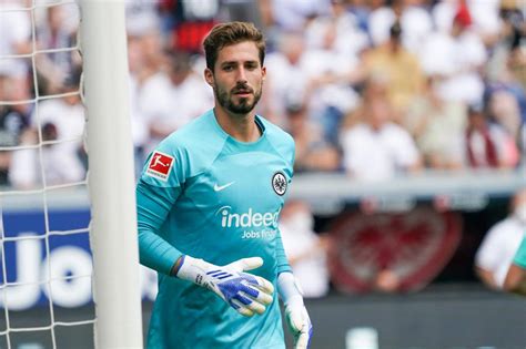 Eintracht Frankfurt Kevin Trapp Vor Abflug Nach Manchester