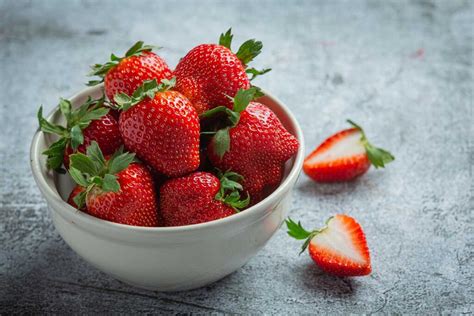 Fragole proprietà nutrizionali e benefici NutriViva