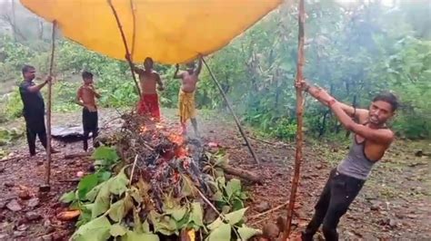 Guna Cremation Of Tribal Woman Had To Be Done By Covering Tarpaulin In Raining Water Amar