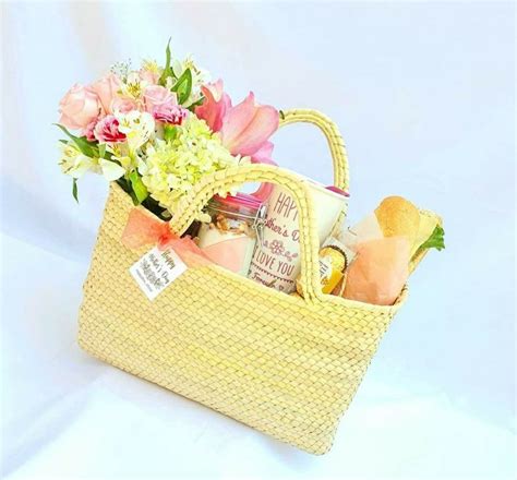 Pin de Lía Barbieri en Arreglos florales Bolsas con flores 10 de