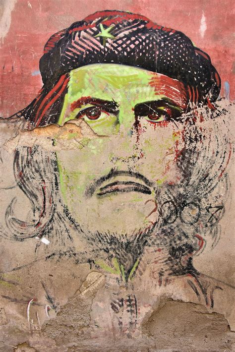 Che Guevara Mural In Havana Cuba Encircle Photos