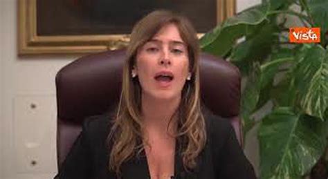 Grillo La Moglie Difende Il Figlio Botta E Risposta Con La Boschi Sui