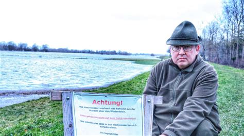 Hochwasser in Achim Rettung für hilfloses Reh am Deich