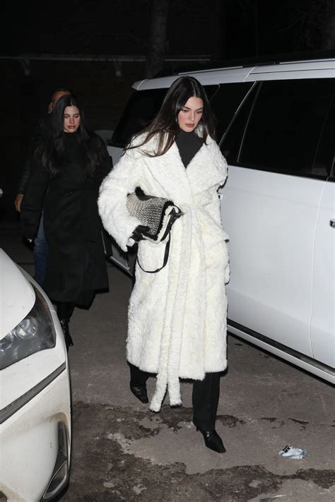 Kendall Jenner Fans Think Shes Pregnant After Spotting Huge Bump