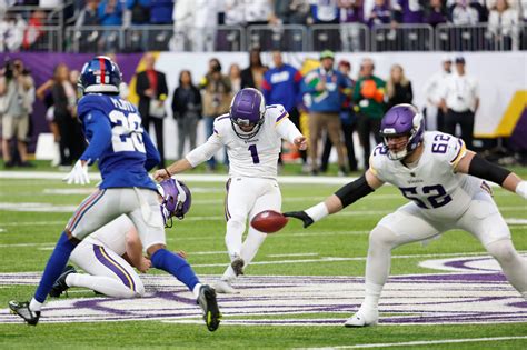 Greg Josephs Yard Fg Gives Vikings Close Win Over Giants As Justin