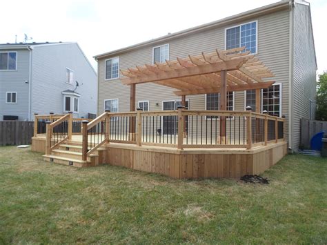 Decks.com. Cedar Deck & Pergola - Picture 3639