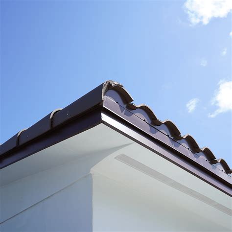 5 Signs Your Roof Fascia And Soffits Need Replacement Istueta Roofing