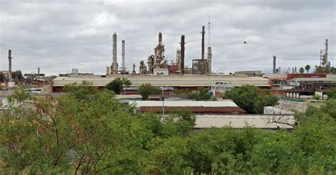 Clausuran chimenea en refinería de Cadereyta por alta emisión de