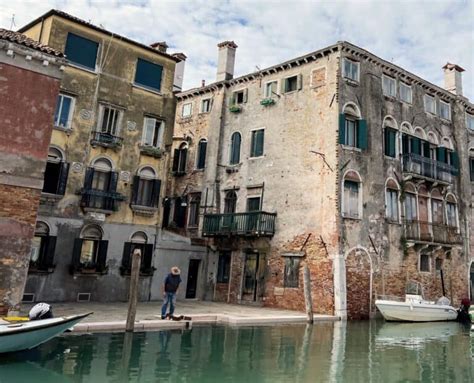 Cannaregio, Venice's Most Relaxing District - Lions in the Piazza