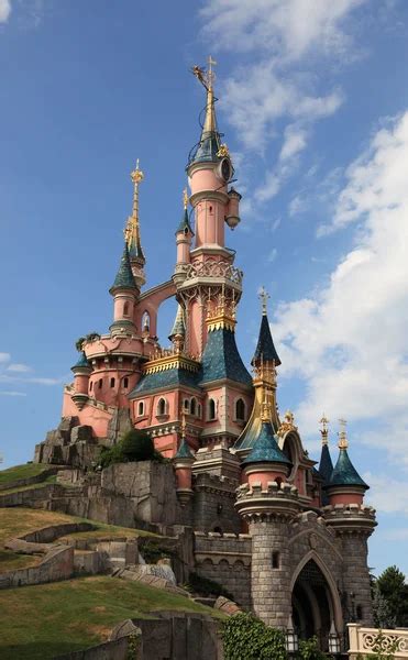 Disneyland Paris-Princess Castle – Stock Editorial Photo © razvanphoto ...