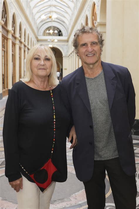 Photo Exclusif Julie et Gérard Leclerc N Garçon présente à ses