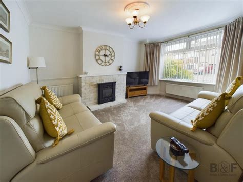 Kendall Gardens Bristol BS16 3 Bed Semi Detached House For Sale 405 000