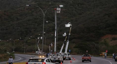 Corpoelec instaló más de 158 mil tipo LED en arterias viales del país