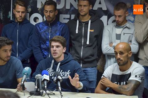 La Plantilla Del Salamanca Cf Uds Muestra Su Total Apoyo A Movilla