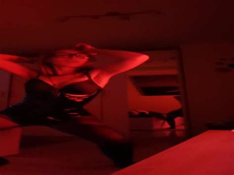Canli Yayinda Striptz Yapiyor Free Porn Video Dd Xhamster