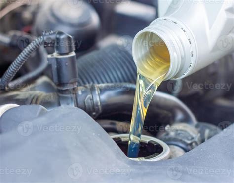 Motor oil pouring to car engine 40162552 Stock Photo at Vecteezy