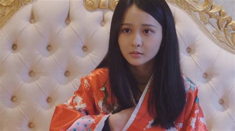 男子睡醒竟变成日本美女对着镜子把衣服脱掉这下可以光明正大的看 腾讯视频