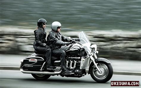 Triumph Rocket Iii Roadster Review Bikedunia