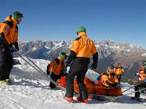 Incidente Val Di Susa Bimba Di Anni Cade Sugli Sci E Muore In