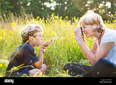 Mature Woman Boy Banque De Photographies Et Dimages Haute R Solution Alamy