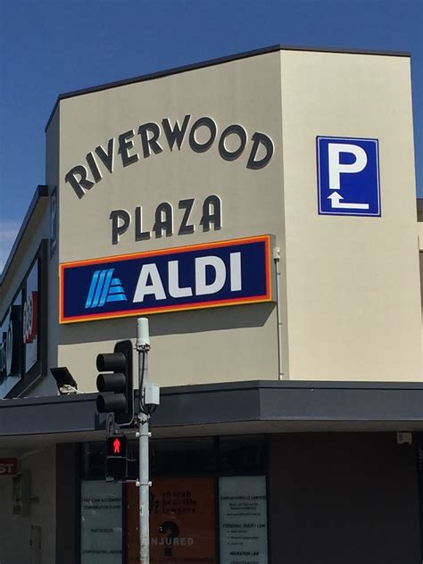 Riverwood plaza shopping centre: Woolworths Aldi Post office