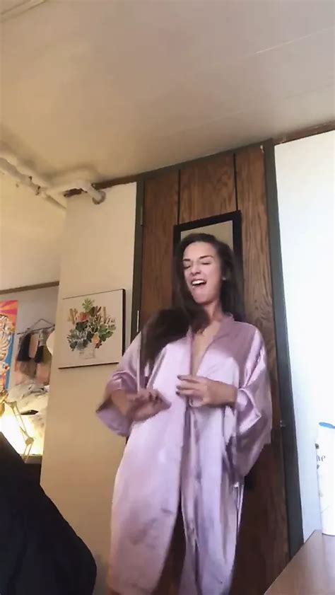 Dancing Slut Showing Off Her Naked Body Homemade Porn XHamster