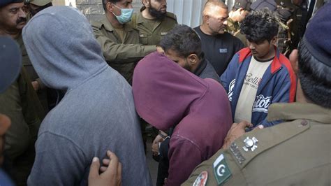 Sex D Mdir Til Dau A Og Fangelsi Fyrir Grimmilegt Mor V Sir