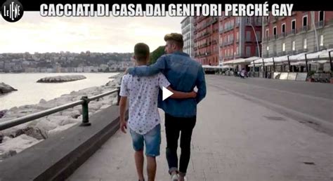 Le Iene Aiutano Francesco E Giuseppe I Ragazzi Gay Cacciati Di Casa E Incontrato La Madre Di