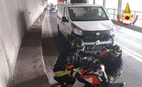 Frontale Tra Furgone E Moto A Laveno Enne In Ospedale Con Lelisoccorso