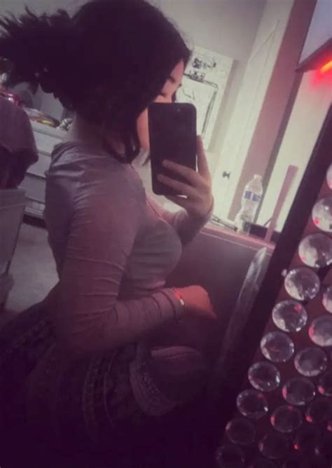 Pin By Lee On Women Cute Poses For Pictures Pretty Selfies Pretty Latina