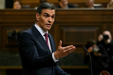 Il premier uscente spagnolo Pedro Sánchez ottiene la fiducia del