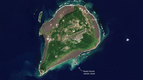 Satellites watch as Japan's new volcanic island continues to grow ...