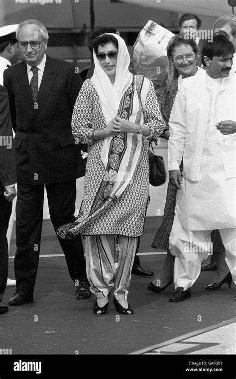 Pakistan prime minister benazir bhutto heathrow airport hi-res stock ...