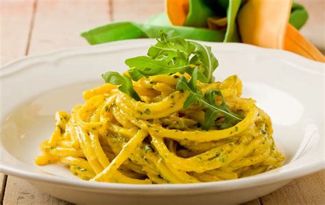 Ricetta Pasta Allo Zafferano E Pesto Il Club Delle Ricette