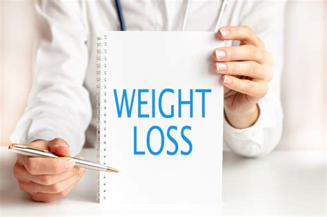 Premium Photo Weight Loss Card In Hands Of Medical Doctor