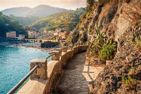 Trekking Nelle Cinque Terre Le 4 Tappe Del Sentiero Azzurro