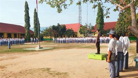 Bhabinkamtibmas Polsek Pakuan Ratu Polda Lampung Gelar Police Goes To School Di Smkn 1