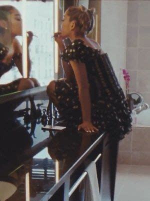 Lora On Twitter Arianas Small Ass Sitting In The Sink While Getting Ready