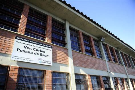 Escola Municipal Araujo Porto Alegre - Alunos de escola municipal de Porto Alegre ainda não tiveram aulas de ...