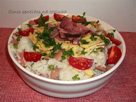 Cinco Sentidos Na Cozinha Arroz Salsichas Tiras De Ovo E Salpic O