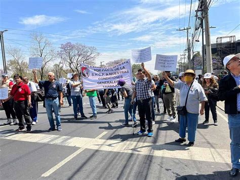 Sindicalizados De Sedatu Bloquean Constituyentes Piden Aumento Salarial